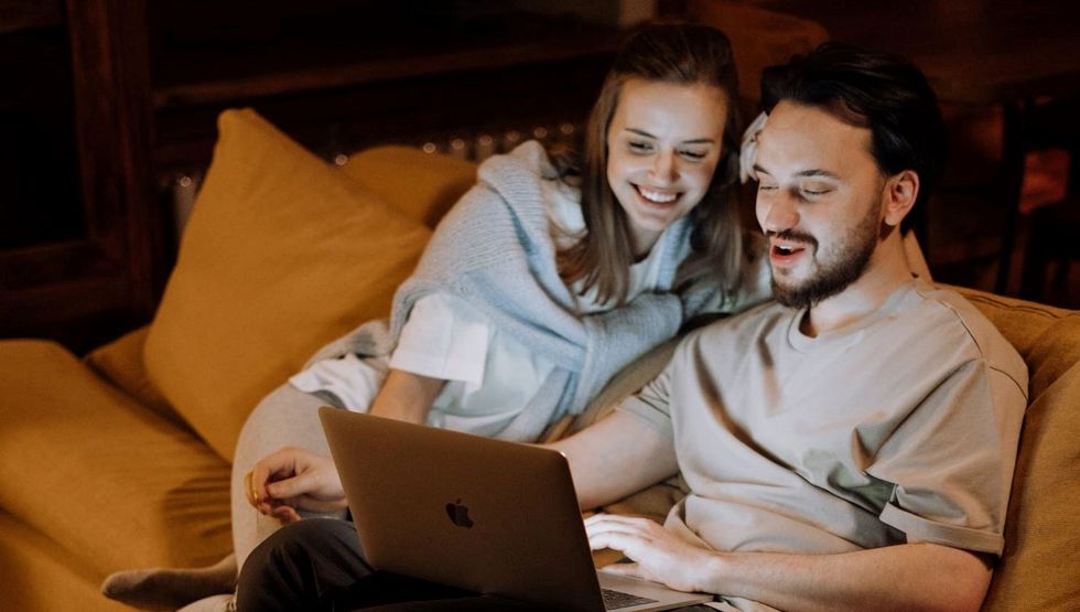Guide: 10 Indoor Date Night Ideas for the couple who just doesn’t feel like going out Guide: 10 Indoor Date Night Ideas for the couple who just doesn't feel like going out