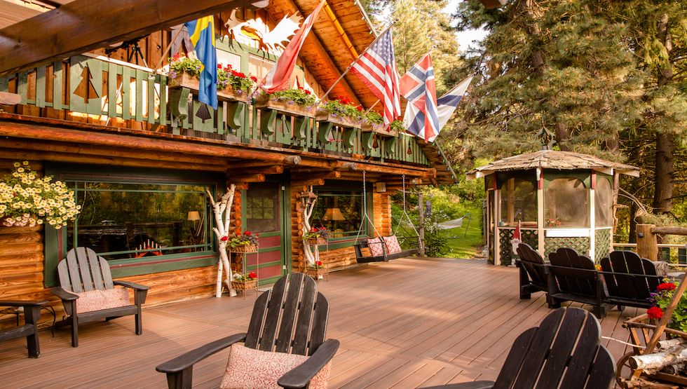 This Scandinavian home in Leavenworth overlooks the Enchantments leavenworth
