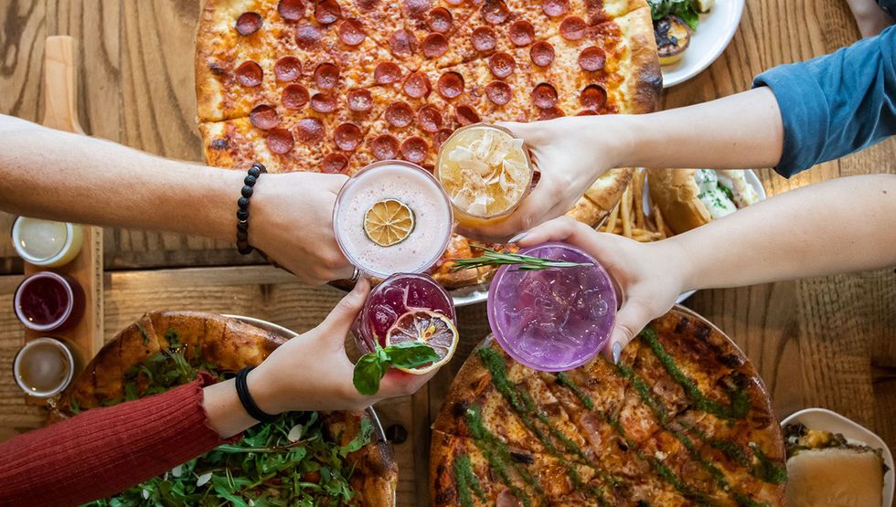 frgSx2mS8 community taps & pizza vancouver