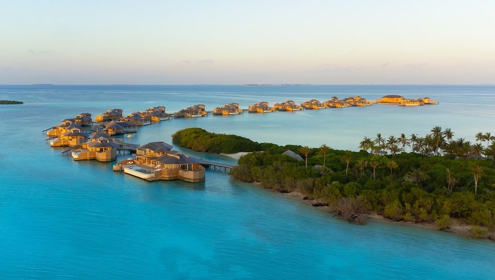 barefoot bookseller maldives job