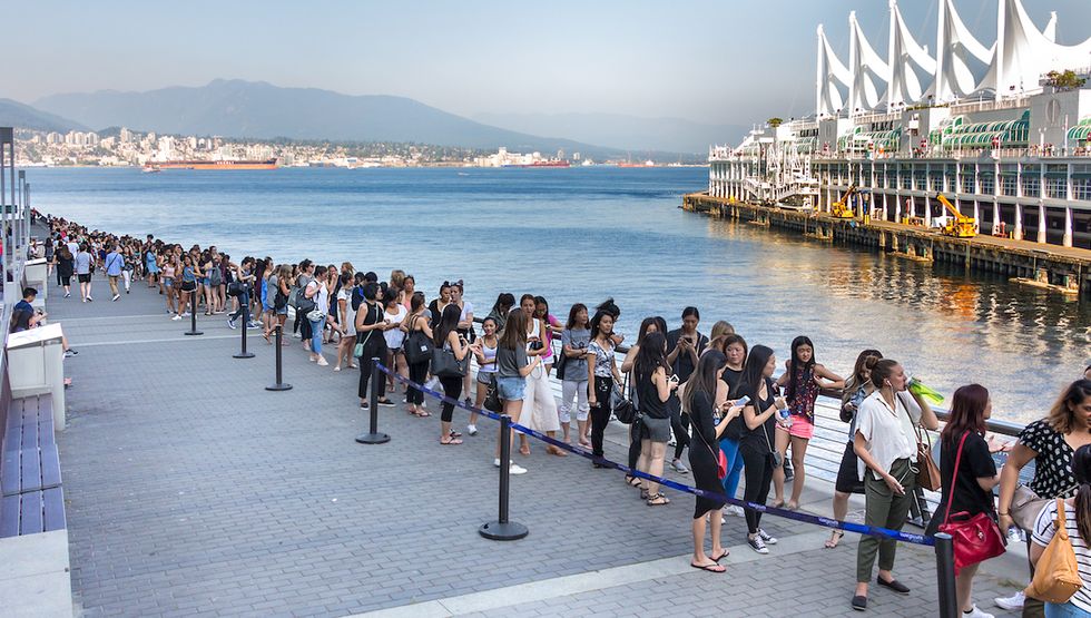 warehouse sale canada place