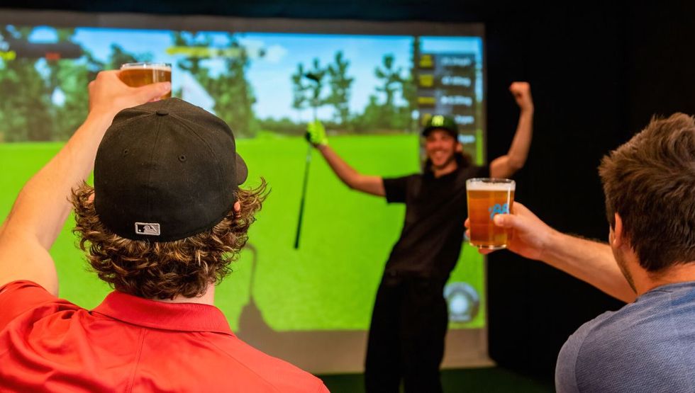 Go Go Golf Premium Indoor Golf Lounge