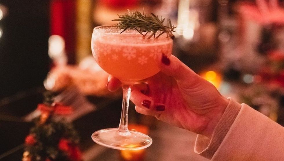 holiday bars seattle