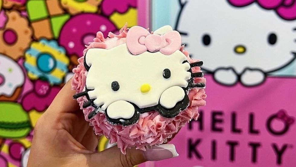 hello kitty cafe vancouver opening