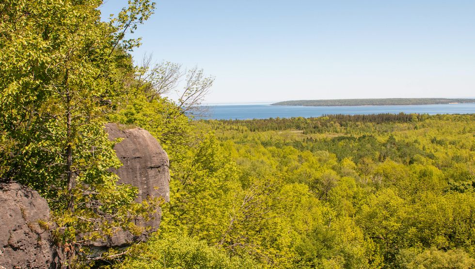This trail leads to Skinners Bluff, an epic lookout spot in Ontario