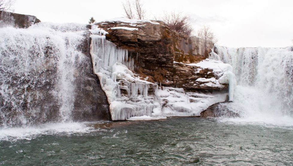 lundbreck falls alberta