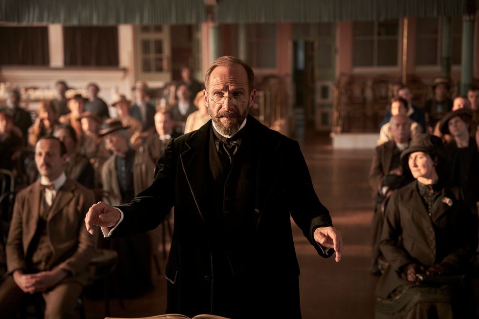TheChoral_RalphFiennes