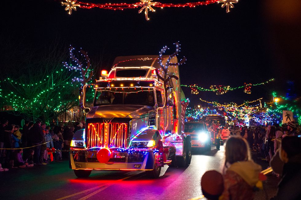 curiocity-calgary-auburn-bay-parade-lights curiocity calgary auburn bay parade of lights