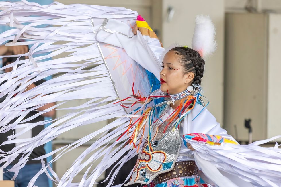 curiocity calgary indigenous woman dancing powow alberta mohkintsis