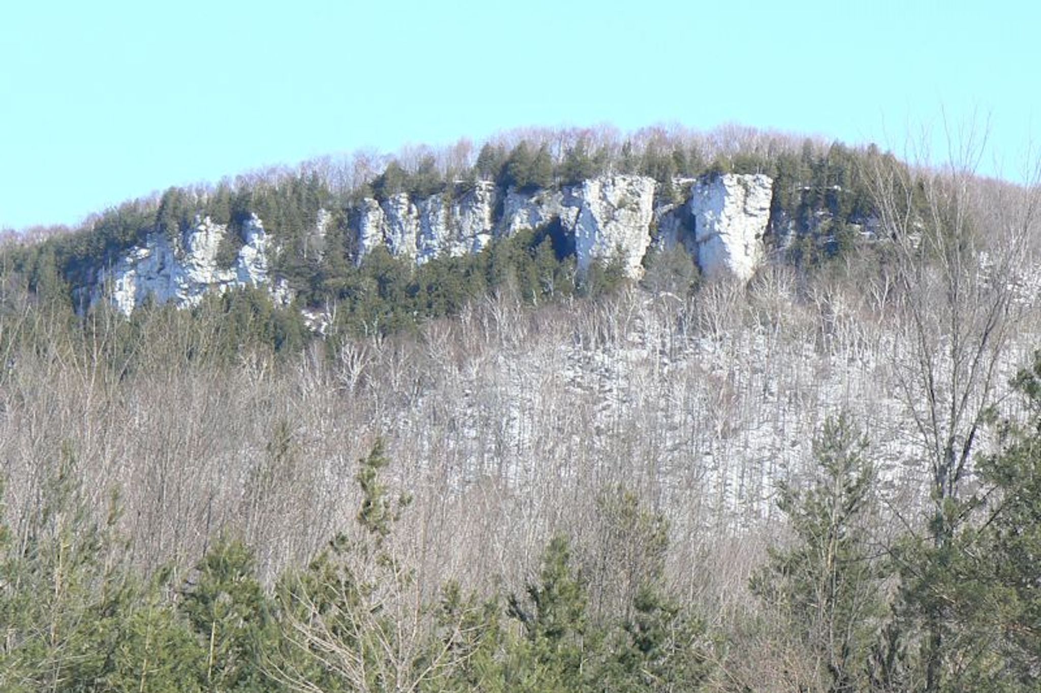 This scenic lookout in Ontario stands 152 metres and overlooks a little village This scenic lookout in Ontario stands 152 metres and overlooks a little village