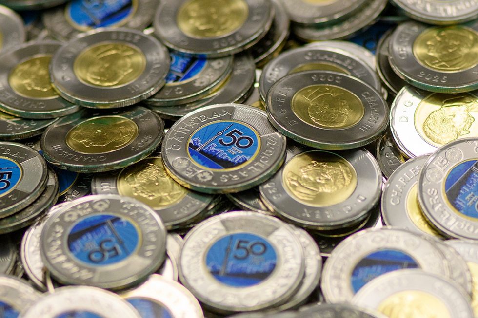 cn tower toonie