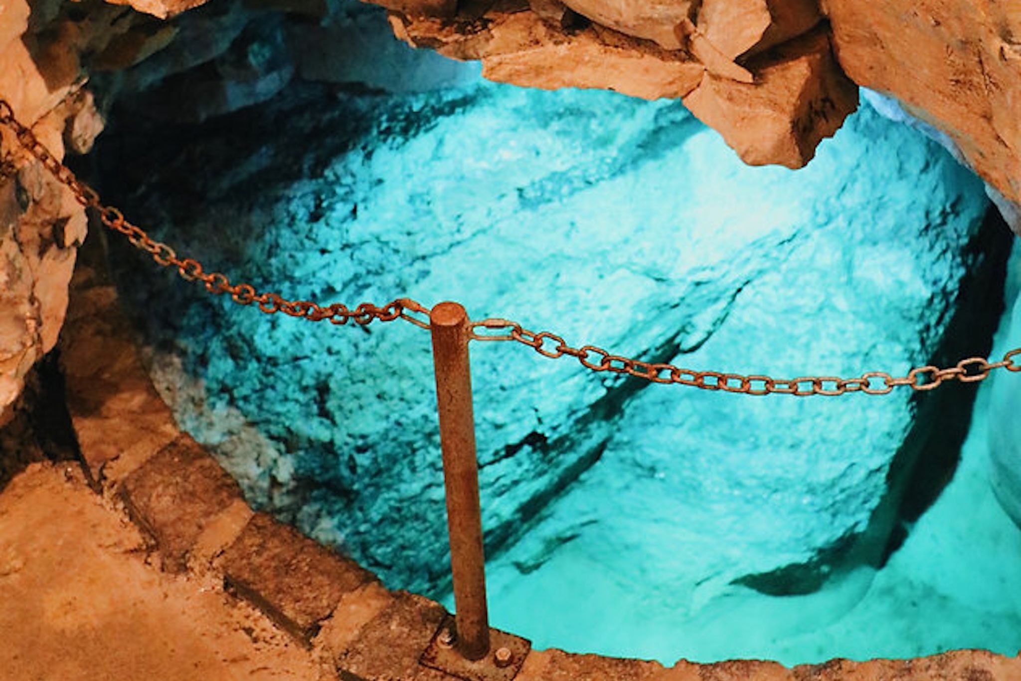 Here’s where to find Ontario’s largest natural caves with hidden blue waters Here’s where to find Ontario’s largest natural caves with hidden blue waters