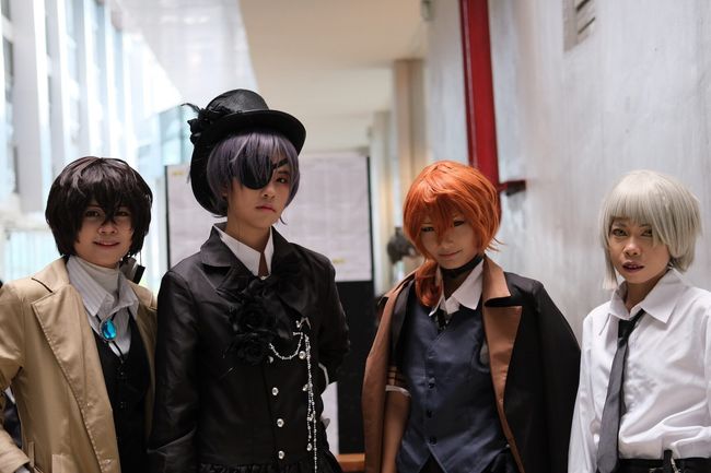 Cosplayer poses for a photographer