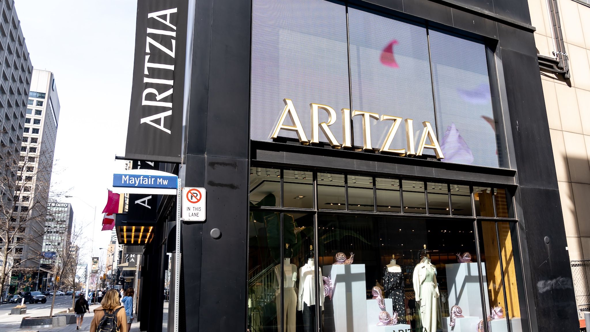 Aritzia is hiring for over 200 jobs across Canada right now with solid benefits